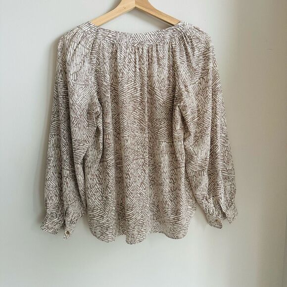 Alice & Trixie Silk Blouse XS Neutral‎ Print V-Neck $305 Retail EUC - Picture 6 of 8